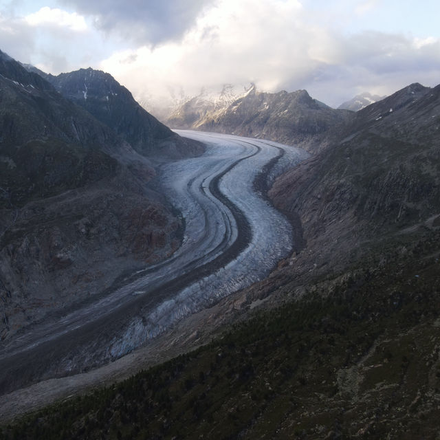 瑞士🇨🇭 ｜ 埃基斯峰高聳於阿萊奇冰河🌟 - Eggishorn