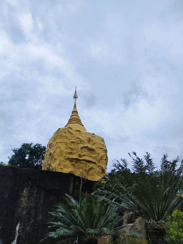 วัดถ้ำผาแด่น จ.สกลนคร