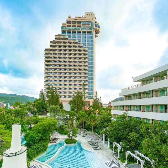 ลากแฟนไปนอนป่าตองสระว่ายน้ำปังๆที่TheRoyalParadise