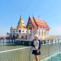 เดินสะพานแก้วชมโบสถ์กลางทะเล