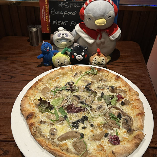 企鵝朋友萬聖節到酒吧餐廳狂歡