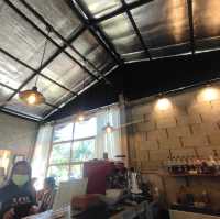 โรงคั่วกาแฟ เฉด ออฟ บราวน์