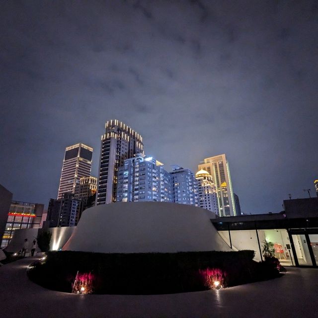 臺中國家歌劇院夜景。圖片來源：Trip.com
