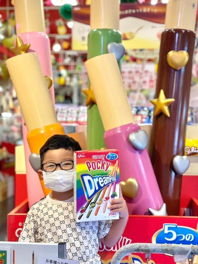 ร้านของฝากกูลิโกะ โดทงโบริ Little Osaka