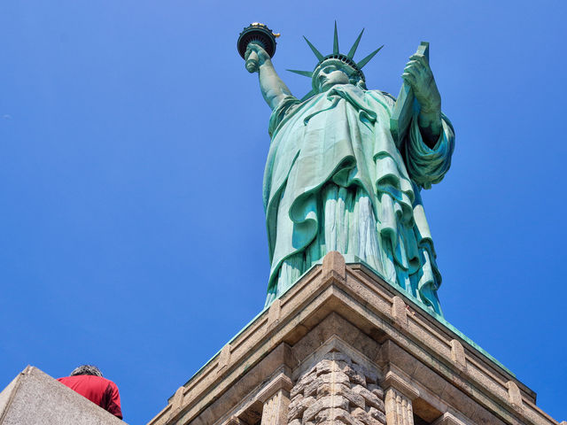 【アメリカ・ニューヨーク】台座から望む圧巻の女神像🗽