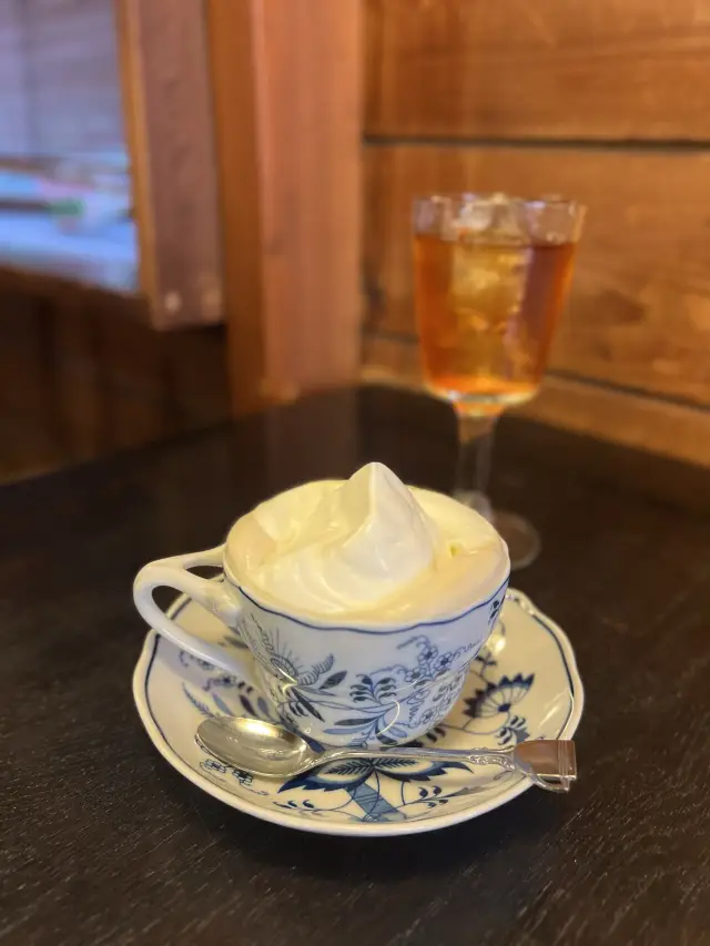 【福岡カフェ】大人気のウインナーコーヒーが楽しめる