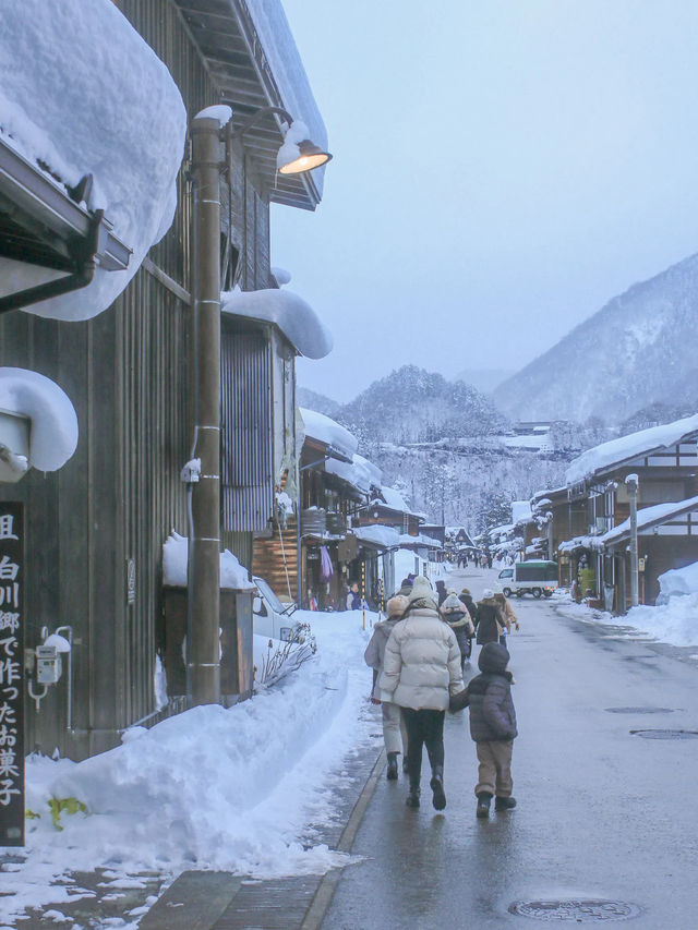 ฟินสุดๆ กับหมู่บ้าน Shirakawa-go ในวันที่หิมะฟู