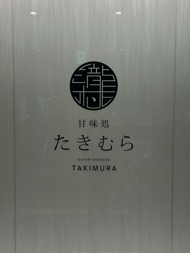 【福岡カフェ】桜といちごを楽しめる贅沢パフェ