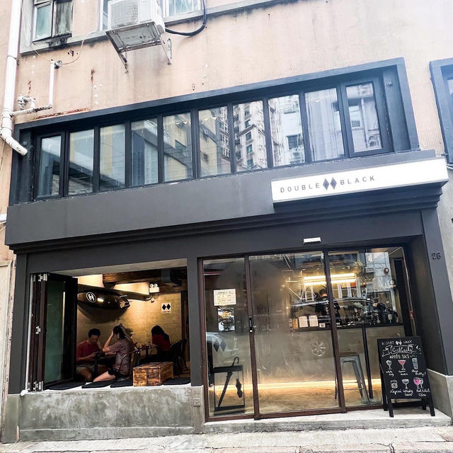  《半山簡約黑灰色咖啡店》 