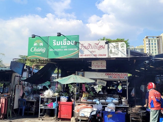 “ริมเขื่อนซีฟู้ด” ร้านอาหารทะเลเจ้าเก่าปากน้ำ