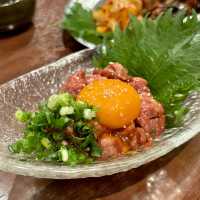 【大阪・堂山町】鮮度抜群のホルモンと卓上サーバーが自慢「路地裏焼肉 マックスザホルモン」