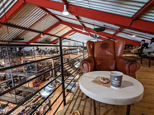 日本大阪-200坪的咖啡葡萄酒專賣店：Takamura Wine & Coffee Roasters