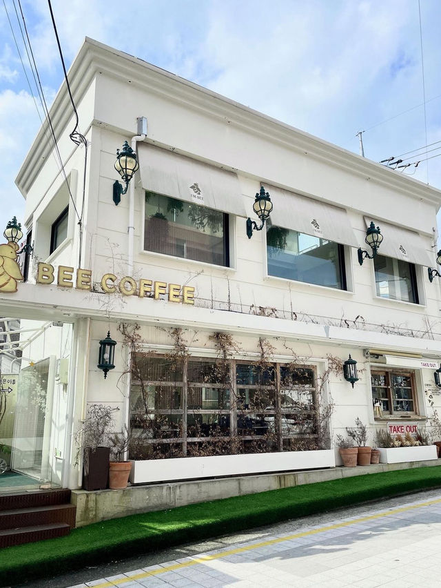 🐝입구 부터 너무 예뻤던 비커피💛