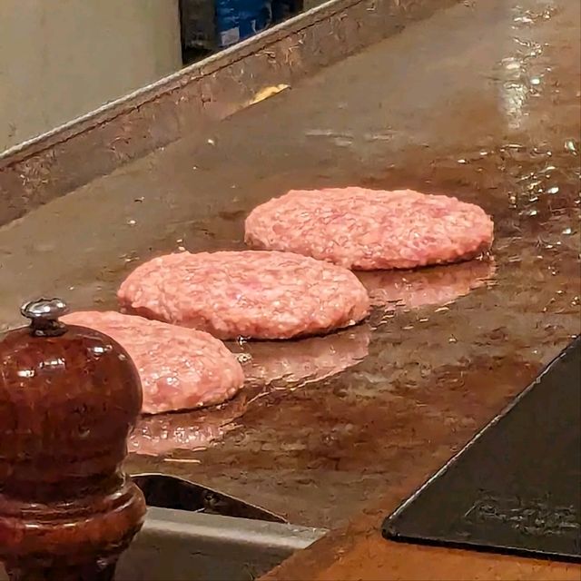 日本京都-體驗酪梨+和牛漢堡排的雙重滿足：Hamburg Labo