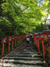 日本京都-攝影者最愛的點燈石階：貴船神社