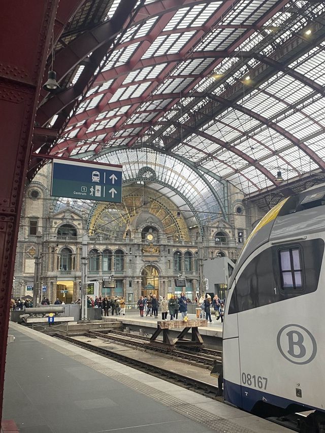 Antwerpen สถานรถไฟที่สวยที่สุดในเบลเยี่ยม