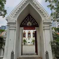 วัดปทุมวนารามราชวรวิหาร วัดกลางใจเมือง