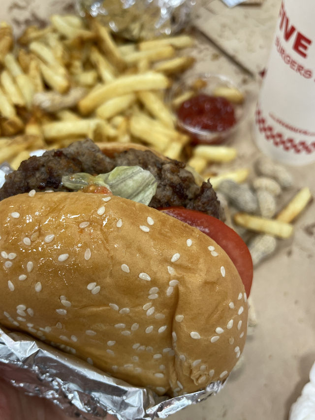 더현대 방문시 필수 코스 ‘파이브가이즈’🍔