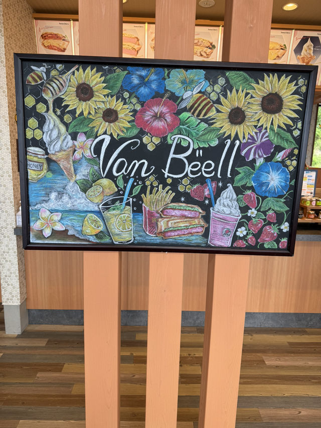【福岡カフェ】自社農場の苺と地元の蜂蜜が使われたスイーツが食べられるカフェ🍯🐝