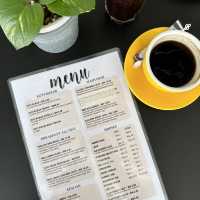 Small cafe only open in weekend 