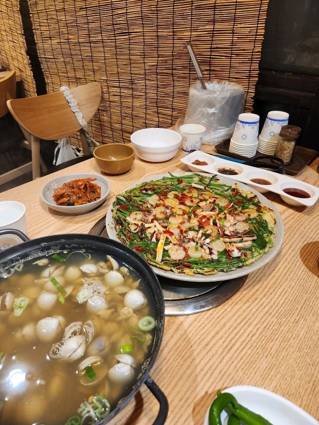 해물파전이 일품인 가을핫플 동동칼국수👍