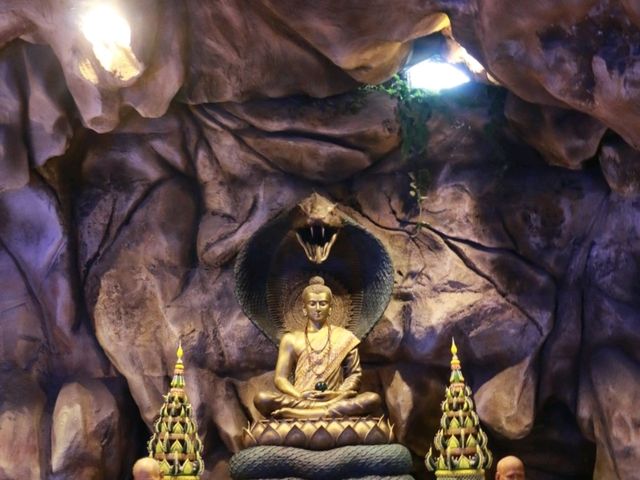 เที่ยวถ้ำลอดจักรพรรดิ์