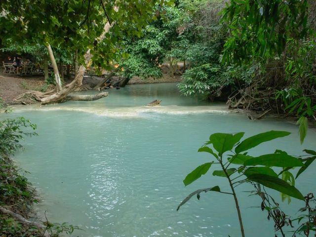น้ำตกวังก้านเหลือง สระมรกต ลพบุรี  