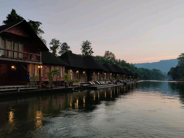 มาพักผ่อนล่องแพที่ไทรโยควิว รีสอร์ท