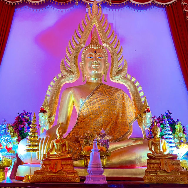 สักการะสิ่งศักดิ์สิทธิ์วัดราษฎร์ศรัทธา