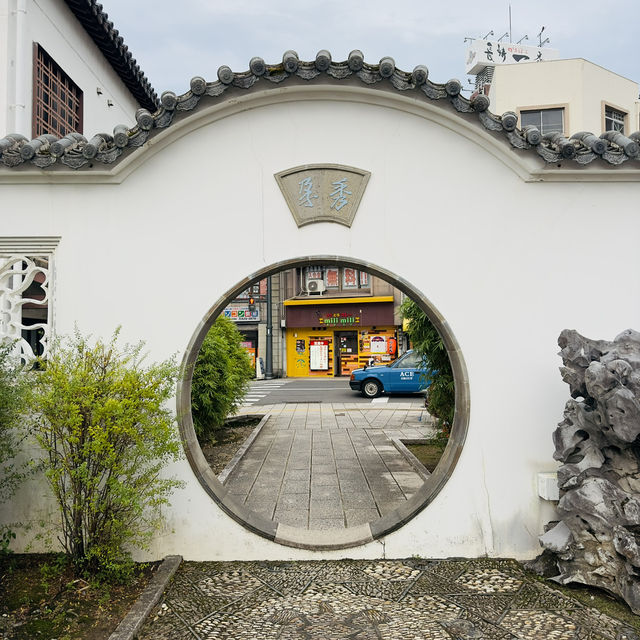 Crimson Vibes: Immersing in the Red-Hued Culture of Nagasaki’s Chinatown!