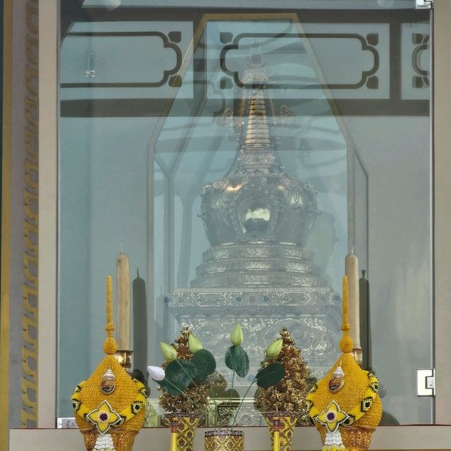 ไหว้พระธาตุเขี้ยวแก้ว