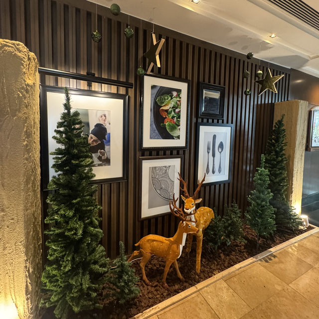 โรงแรม Marriott สุขุมวิท  Merry 🎄สีเขียว