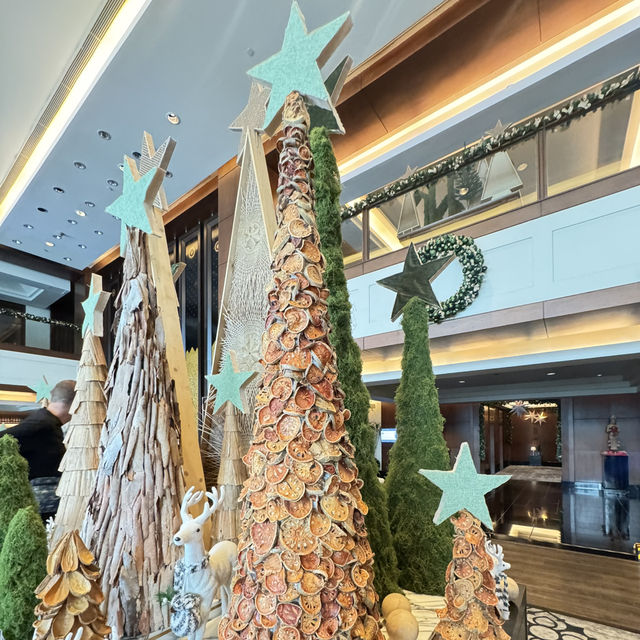 โรงแรม Marriott สุขุมวิท  Merry 🎄สีเขียว