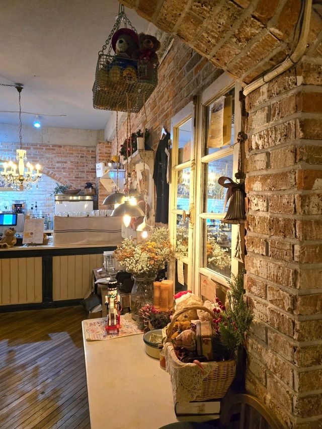 대형트리와 분수가 있는 거제 유럽감성카페🎄