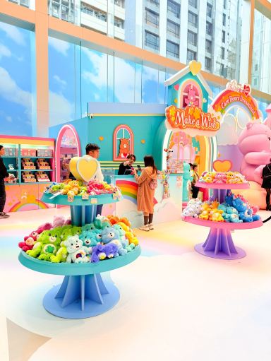 Care Bear Christmas Tree Arrives in Tsim Sha Tsui! | Trip.com Hong