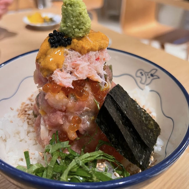 韓国🇰🇷贅沢に具材が使われている海鮮丼がとても美味しいお店