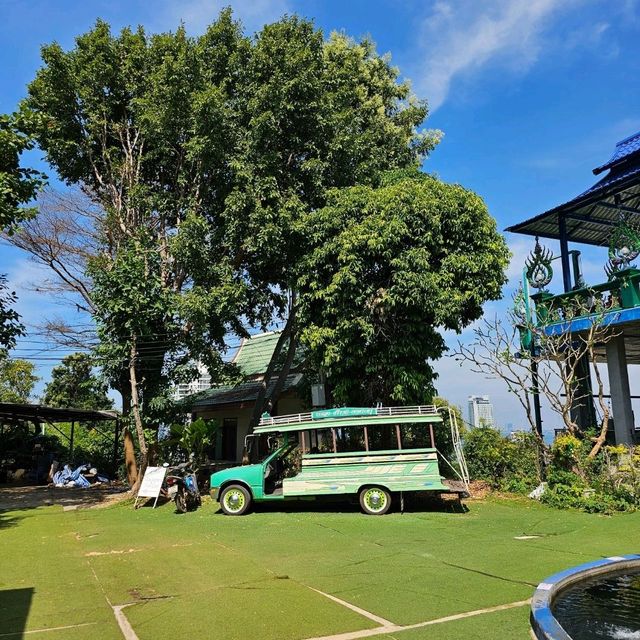 ไหว้พระ ทำบุญ ชมวิวเมืองศรีราชา 360° สวยงามมากๆ