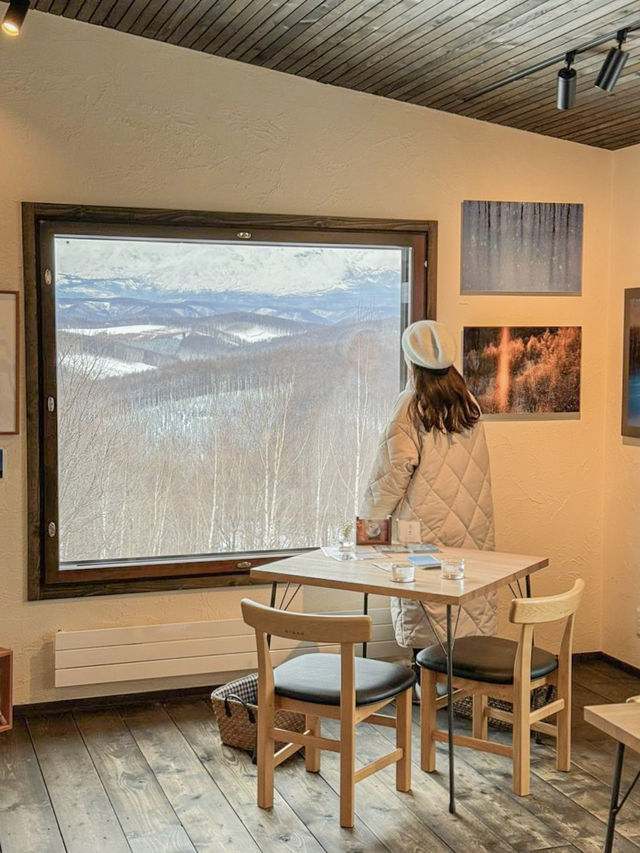 【北海道/美瑛】窓枠がまるで絵画の様なアートカフェ☕︎