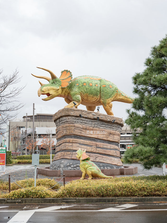 【福井】福井旅行はここからスタート！恐竜だらけのかわいい駅🦖 