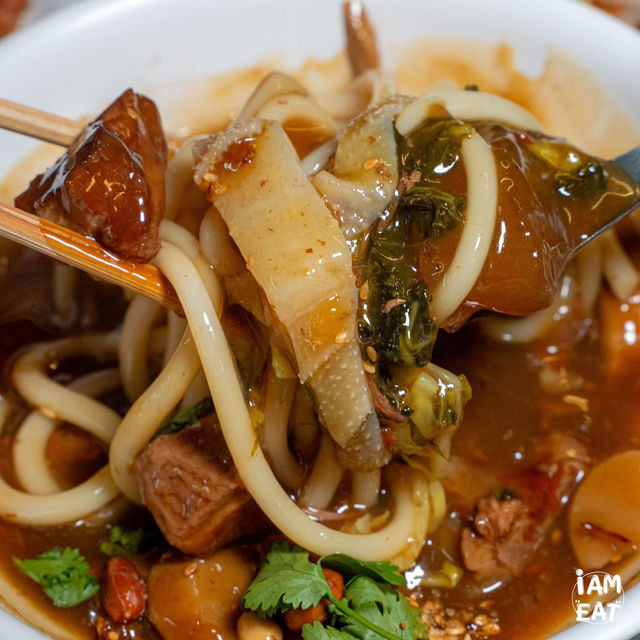 อร่อยระดับตำนาน! ร้านขนมจีนไหหลำเจ๊วาเจ๊หย่ง 
