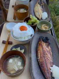 Grilled Fish and Passing Trains at Cafe Yoridokoro in Kamakura