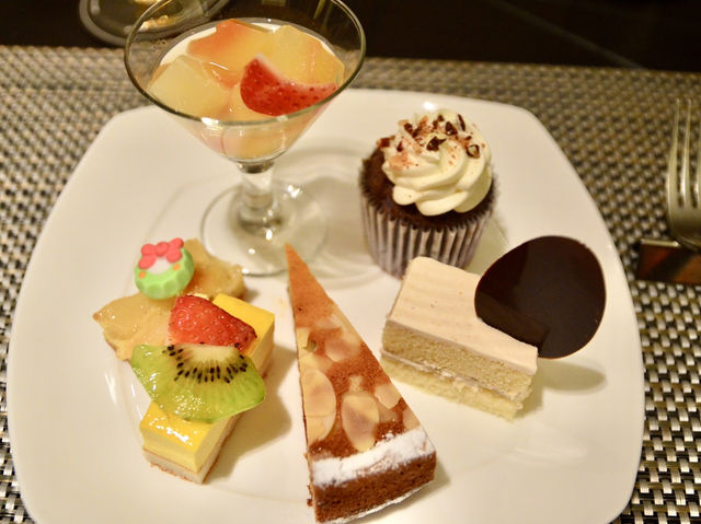 Luxurious Dinner Buffet at Hilton Tokyo🥂
