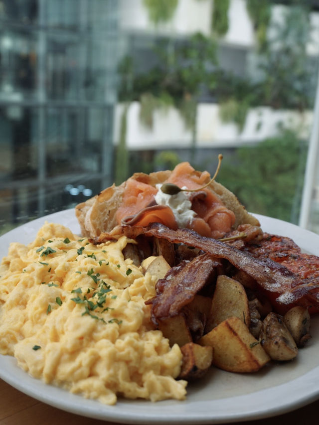 Delicious Brunch and a Green Oasis: Roast Café at EmQuartier