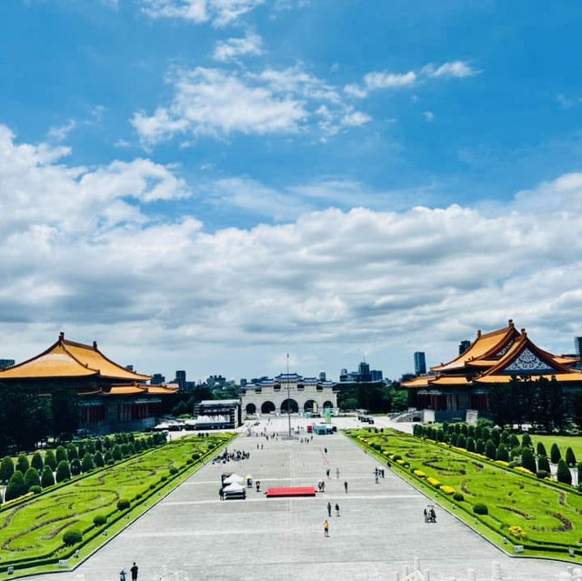 Discover the Majestic District Chang Kai-Shek Memorial Hall in Taipei