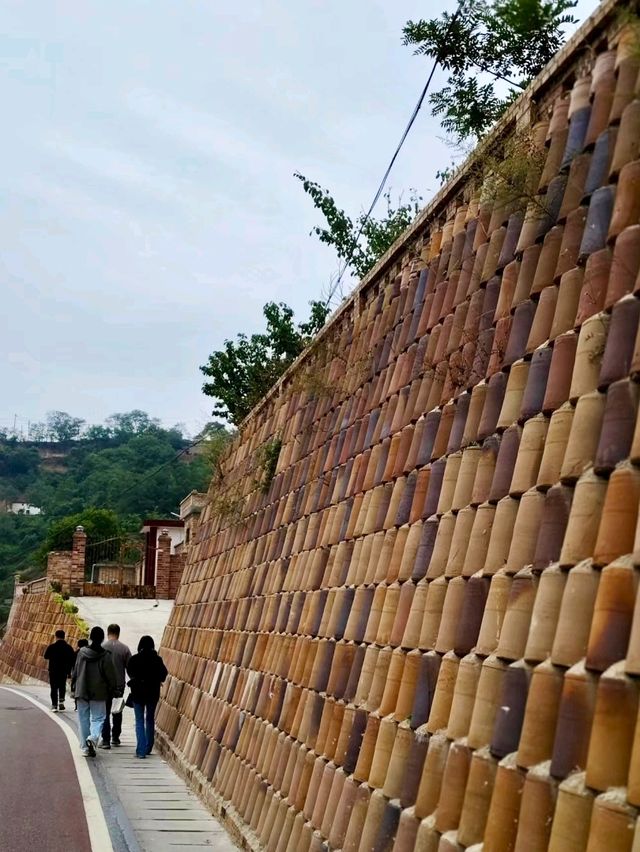 Jar-Walled Walls: Unique Ceramic Artistry