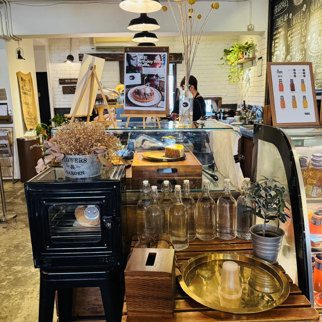 Aesthetic Corners & Comforting Bites: Why Fishee Coffee Feels Like Home