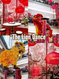 An extraordinary Lion Dance performance and CNY display @The Gardens Mall. 