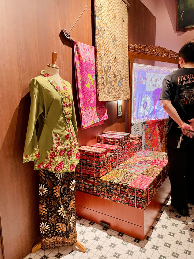 🇸🇬 Singapore Museum Surprise: Peranakan Vibes!
