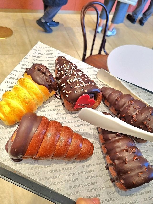 웨이팅 필수! 고디바 베이커리 커넥트현대점🥖