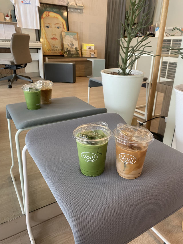 Voiij Coffee and Stuff: คาเฟ่สไตล์มินิมอล 🤍
